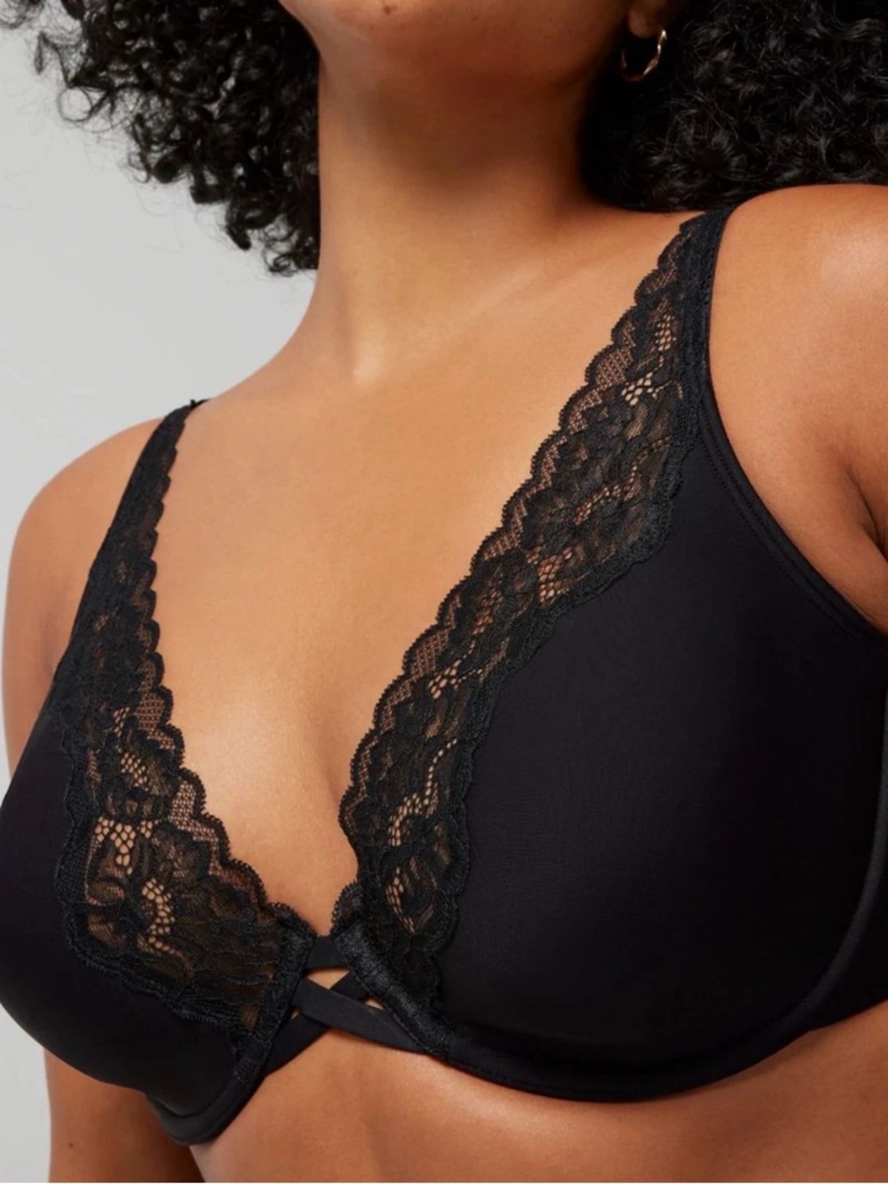 Black Unlined Lace-Trim Plunge Bra - Women Intimates